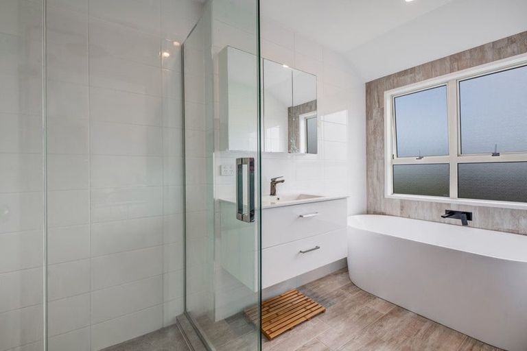 Photo of property in 69 Bluebird Crescent, Unsworth Heights, Auckland, 0632