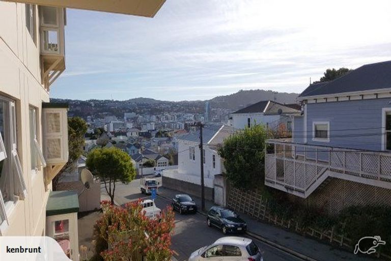Photo of property in 3/4 Scarborough Terrace, Mount Victoria, Wellington, 6011