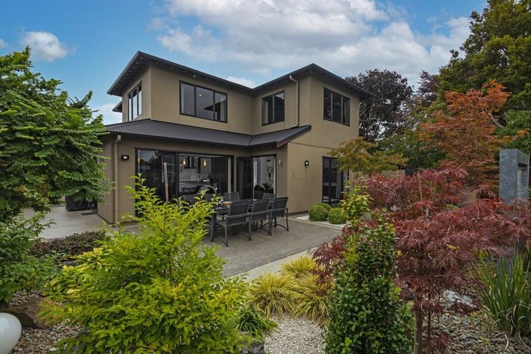 Photo of property in 17 Jensen Street, Hokowhitu, Palmerston North, 4410