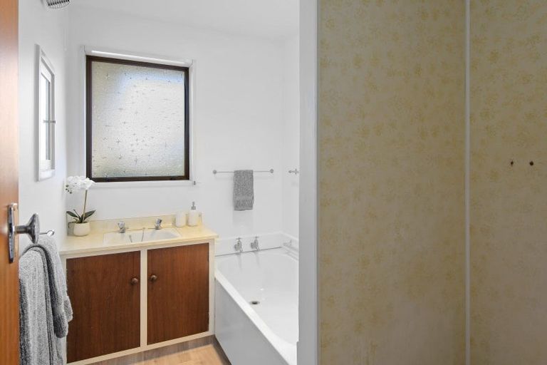 Photo of property in 2/48 Jeffreys Road, Fendalton, Christchurch, 8052