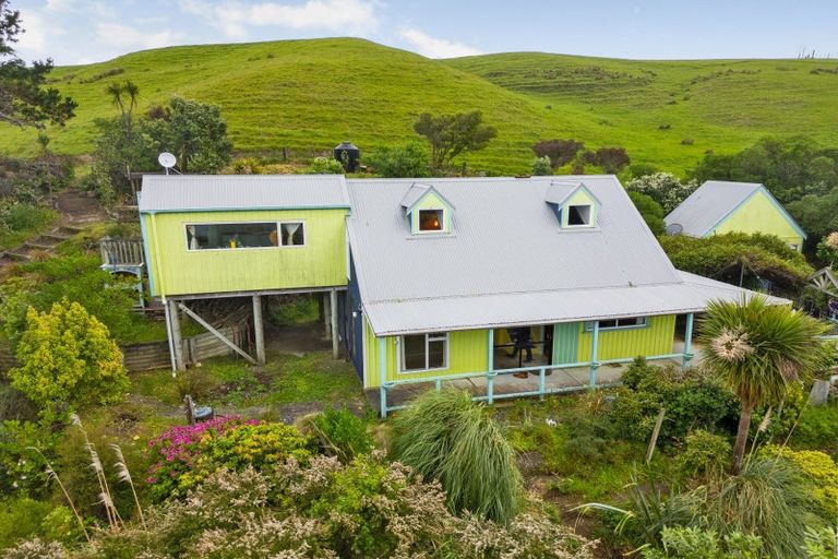 Photo of property in 22 Whangaimoana Beach Road, Whangaimoana, Featherston, 5772