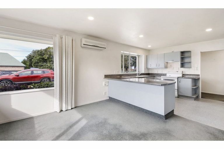 Photo of property in 1/123a Withells Road, Avonhead, Christchurch, 8042