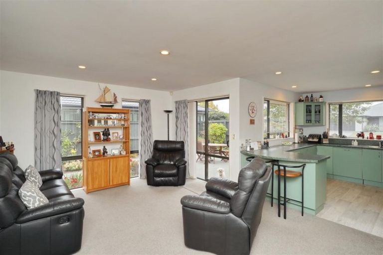 Photo of property in 5 Rue De La Mare, Parklands, Christchurch, 8083