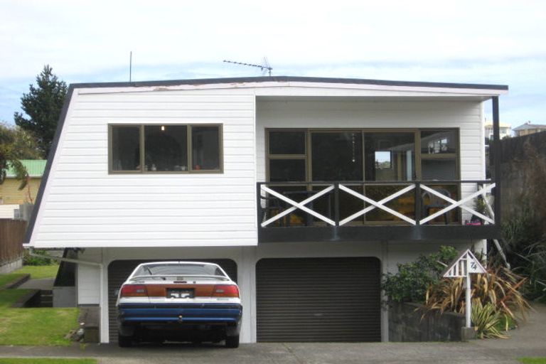 Photo of property in 74 Pioneer Road, Moturoa, New Plymouth, 4310