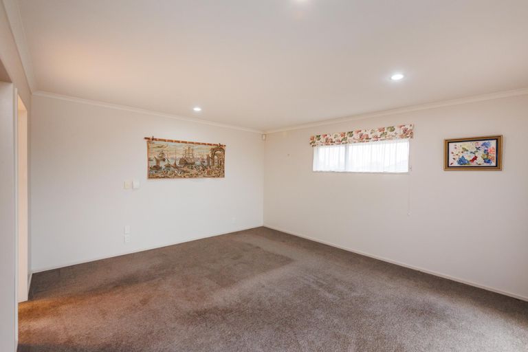 Photo of property in 31 Johnstone Drive, Fitzherbert, Palmerston North, 4410