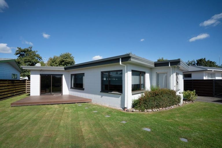 Photo of property in 15 Raglan Avenue, Cloverlea, Palmerston North, 4412