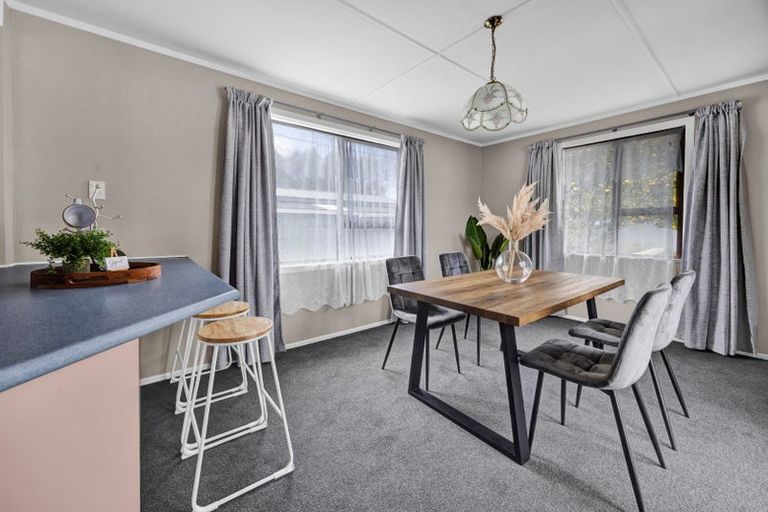 Photo of property in 14 Karaka Street, Merrilands, New Plymouth, 4312