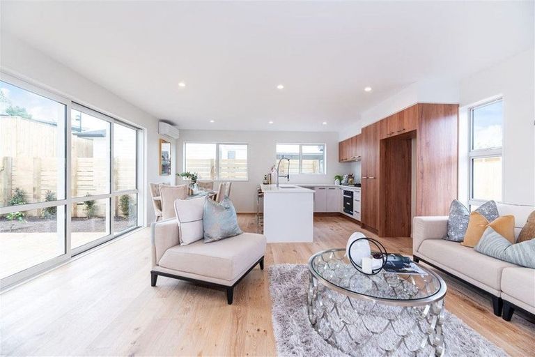 Photo of property in 14b Coniston Avenue, Te Atatu South, Auckland, 0610