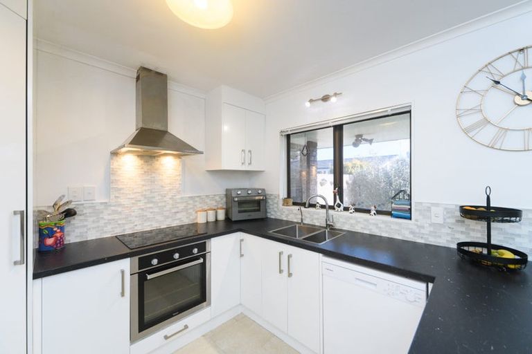 Photo of property in 44 Pencarrow Street, Highbury, Palmerston North, 4412