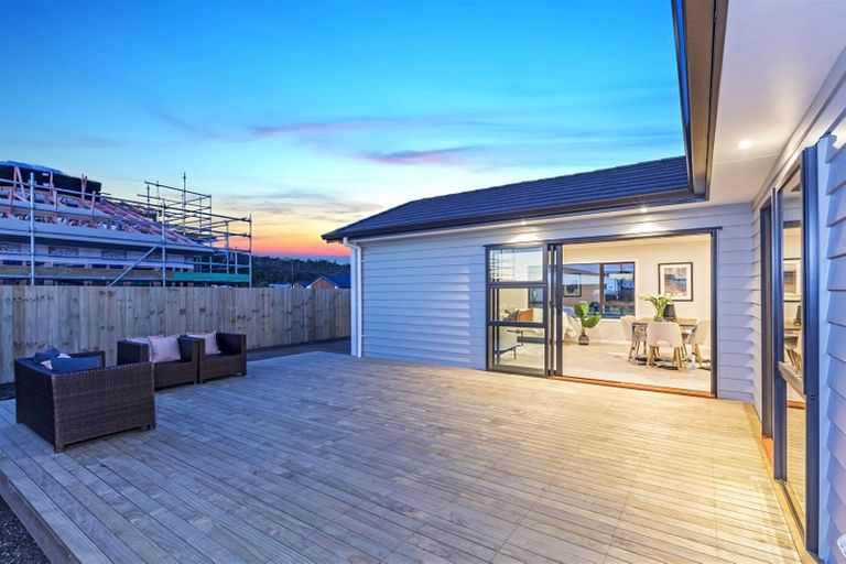 Photo of property in 8 Vogwill Road, Kumeu, 0810