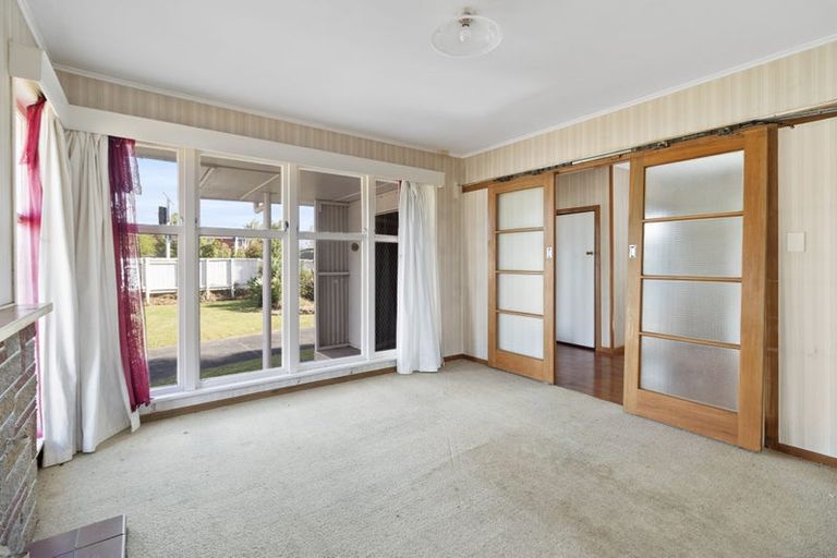 Photo of property in 2a Coniston Avenue, Te Atatu South, Auckland, 0610