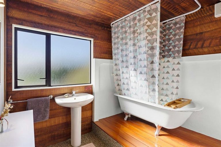 Photo of property in 4 Flaxmere Street, Waikanae Beach, Waikanae, 5036