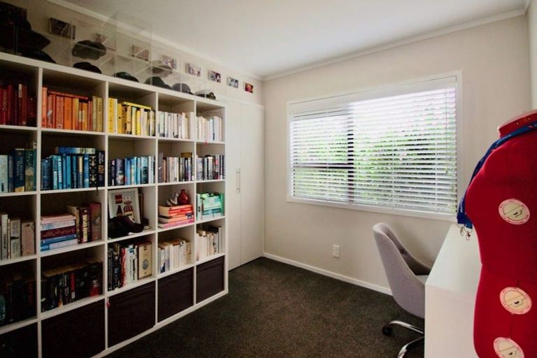 Photo of property in 2a Taipari Road, Te Atatu Peninsula, Auckland, 0610