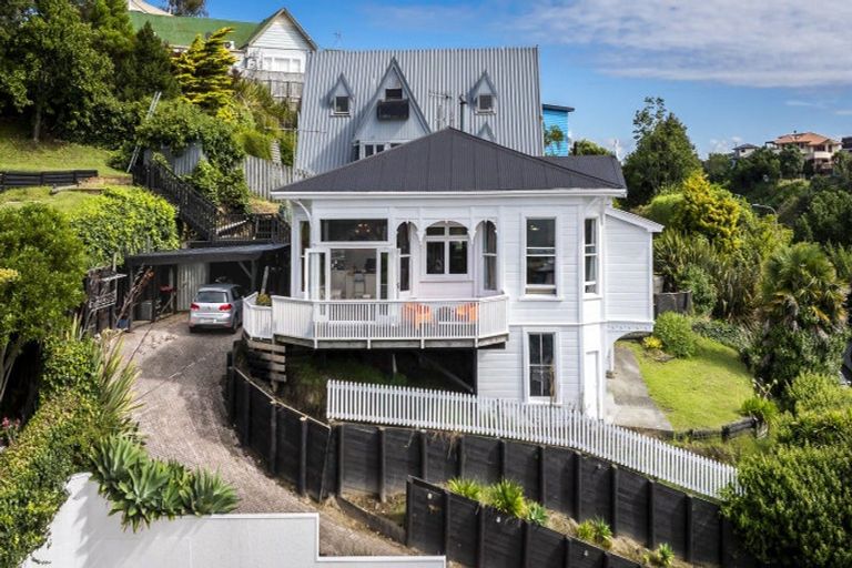 Photo of property in 4 Fitzroy Road, Bluff Hill, Napier, 4110