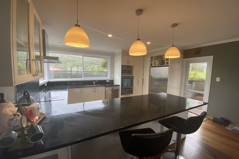 Photo of property in 2 Mayfair Place, Tawa, Wellington, 5028