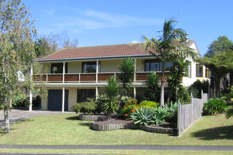 Photo of property in 14 Wilkinson Way, Browns Bay, Auckland, 0630