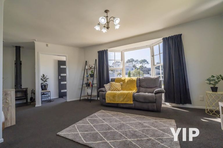 Photo of property in 61 Batchelor Street, Newlands, Wellington, 6037