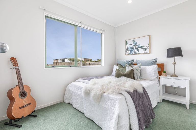 Photo of property in 2/555 Glenfield Road, Glenfield, Auckland, 0629