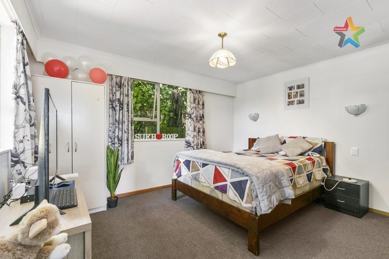 Photo of property in 89 Miromiro Road, Normandale, Lower Hutt, 5010