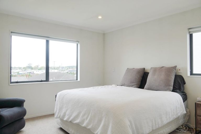 Photo of property in 13 Nganui Avenue, Takanini, 2112