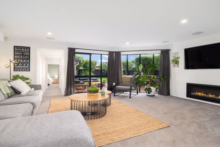 Photo of property in 115 Royal Park Drive, Parklands, Christchurch, 8083