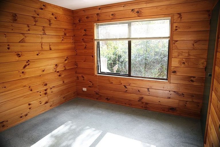 Photo of property in 2/85 Awaruku Road, Torbay, Auckland, 0630