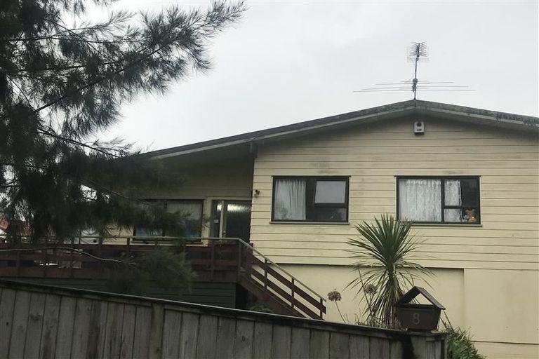 Photo of property in 8 Fitzherbert Avenue, West Harbour, Auckland, 0618