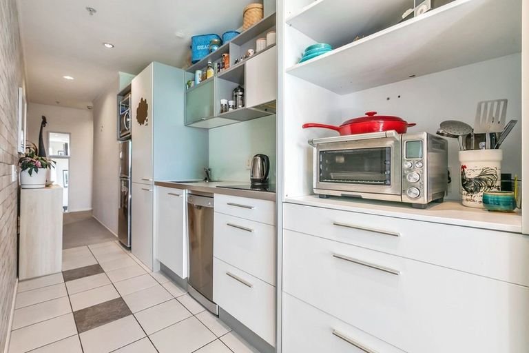 Photo of property in Luna Apartments, 6r/16 Burton Street, Grafton, Auckland, 1010