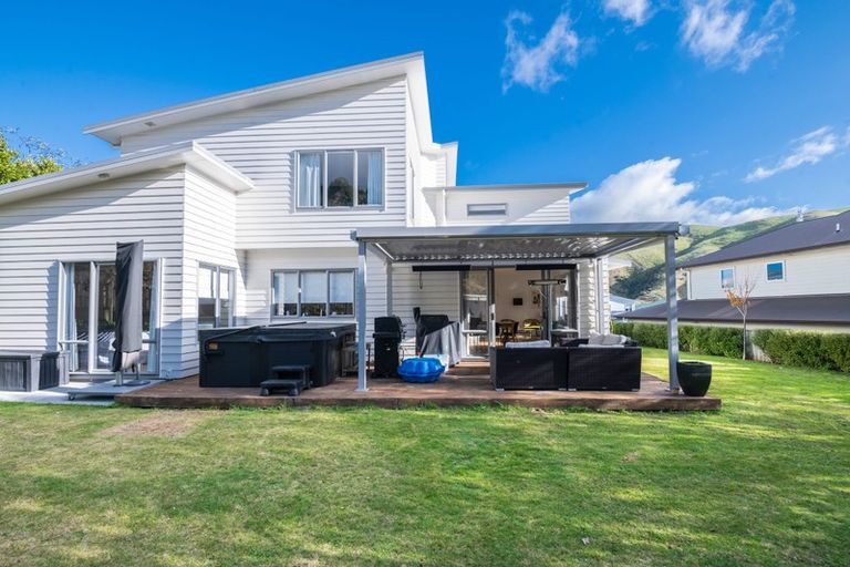 Photo of property in 15 Mauldeth Terrace, Churton Park, Wellington, 6037