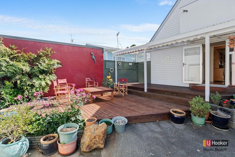 Photo of property in 31 Ocean View Road, Waihi Beach, 3611