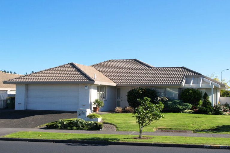 Photo of property in 2/125 Millhouse Drive, Northpark, Auckland, 2013