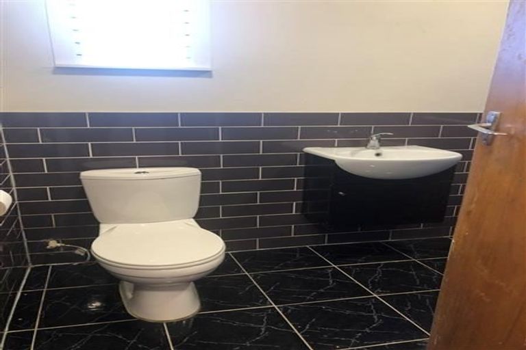 Photo of property in 17 Mildmay Road, Henderson, Auckland, 0610