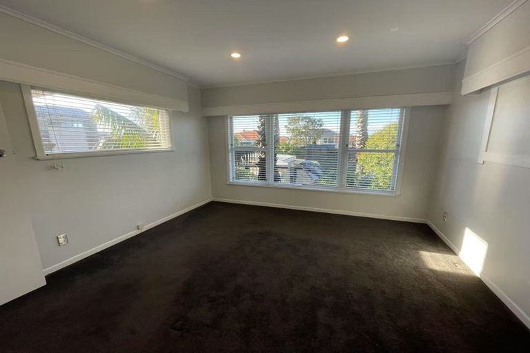 Photo of property in 25 Bradbury Road, Botany Downs, Auckland, 2010