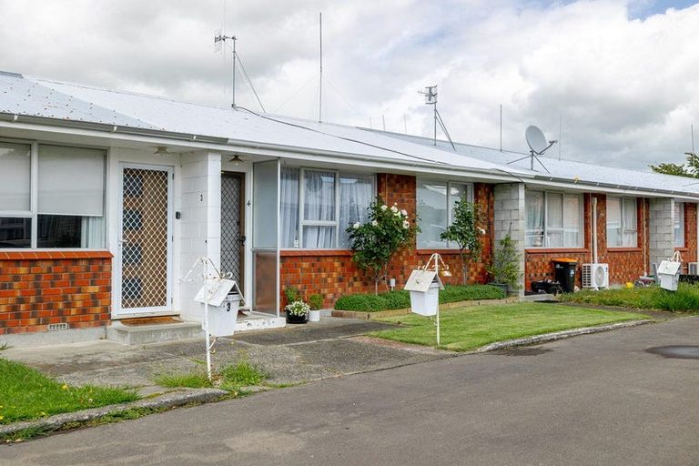 Photo of property in 4 Kiwi Court, Roslyn, Palmerston North, 4414