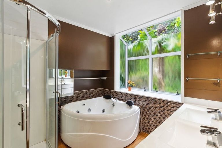 Photo of property in 15b Kakariki Grove, Waikanae, 5036