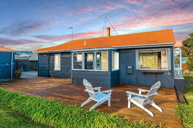 Photo of property in 12 Hicks Crescent, Waikanae Beach, Waikanae, 5036