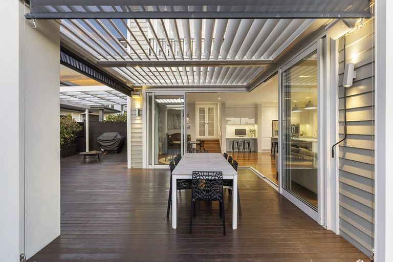 Photo of property in 8 Verley Rise, East Tamaki Heights, Auckland, 2016