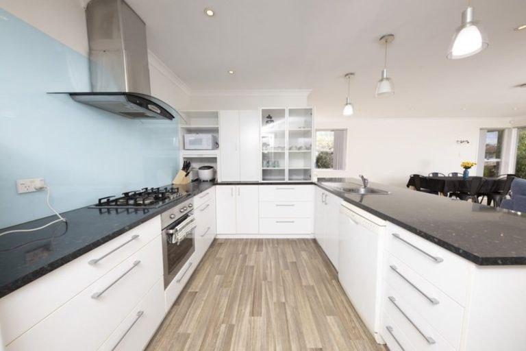 Photo of property in 14 Ellison Place, Pakuranga Heights, Auckland, 2010