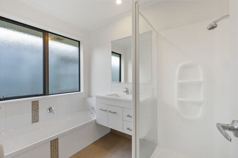 Photo of property in 54 Fairfax Crescent, Pyes Pa, Tauranga, 3112