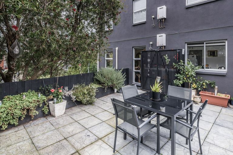 Photo of property in 1/7 Alston Avenue, Kelston, Auckland, 0602