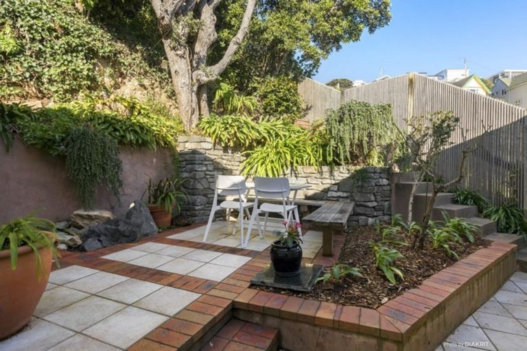 Photo of property in 2 Maida Vale Road, Roseneath, Wellington, 6011