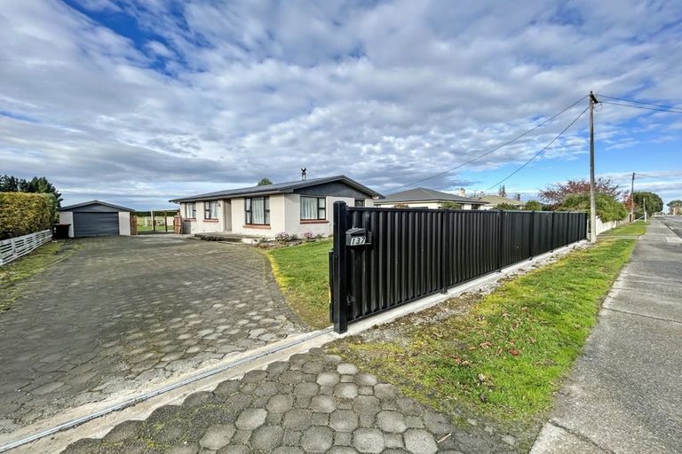 Photo of property in 137 Seaward Road, Edendale, 9825