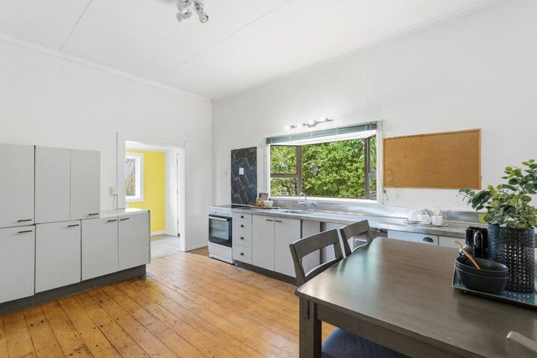 Photo of property in 31 Weraroa Road, Waverley, 4510