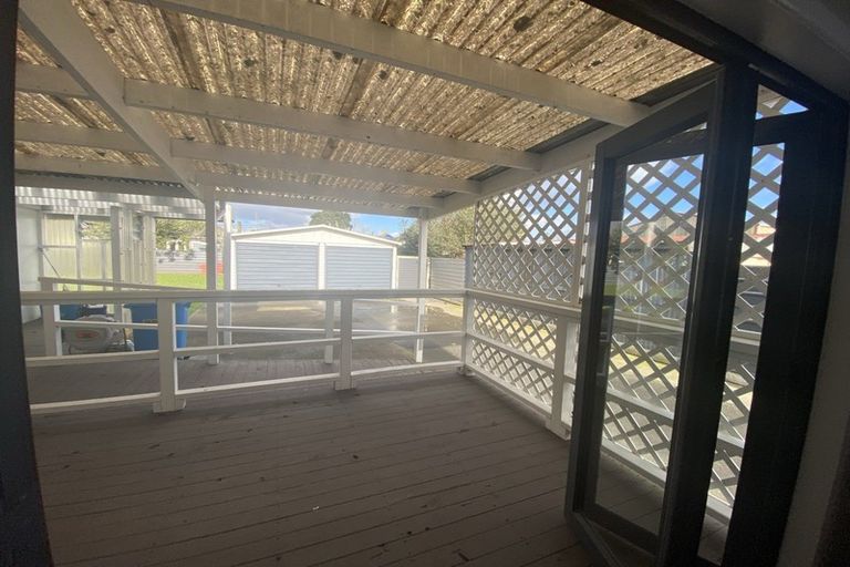 Photo of property in 28 Cambria Street, Hawera, 4610