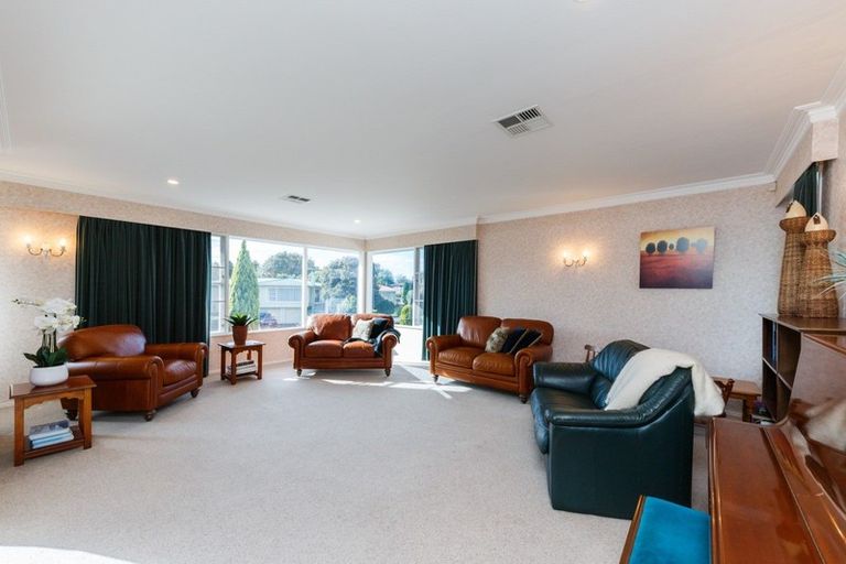 Photo of property in 28 Newcastle Street, Hokowhitu, Palmerston North, 4410