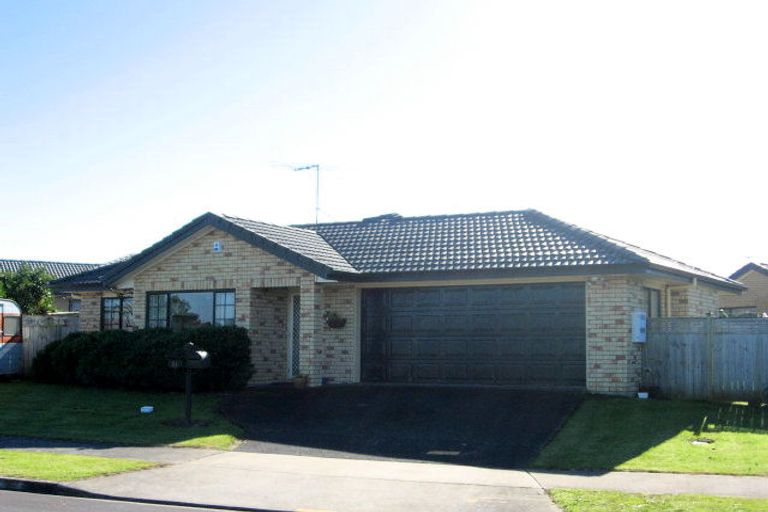 Photo of property in 11 Sandwick Drive, Weymouth, Auckland, 2103
