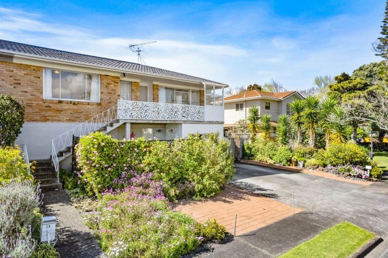 Photo of property in 2/2b Yeoman Place, Howick, Auckland, 2014