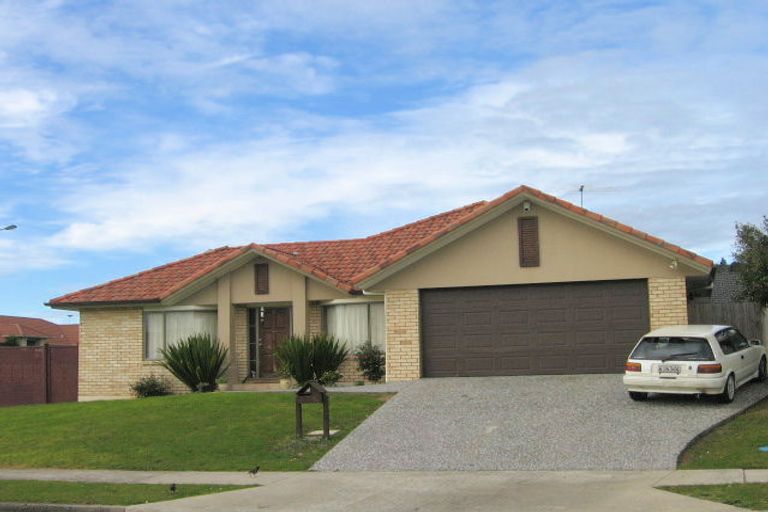 Photo of property in 2 Kilsyth Way, East Tamaki Heights, Auckland, 2016