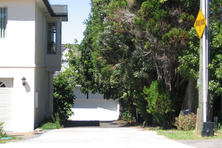 Photo of property in 1/262 Onewa Road, Birkenhead, Auckland, 0626