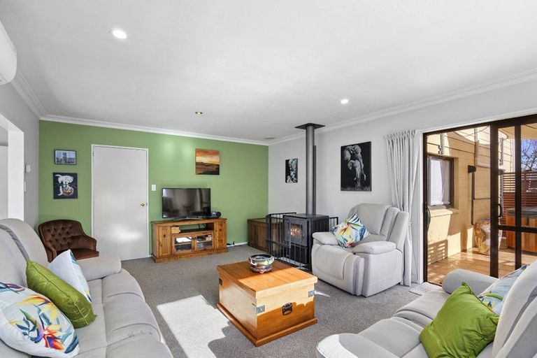 Photo of property in 3 Mulberry Place, Redwood, Christchurch, 8051